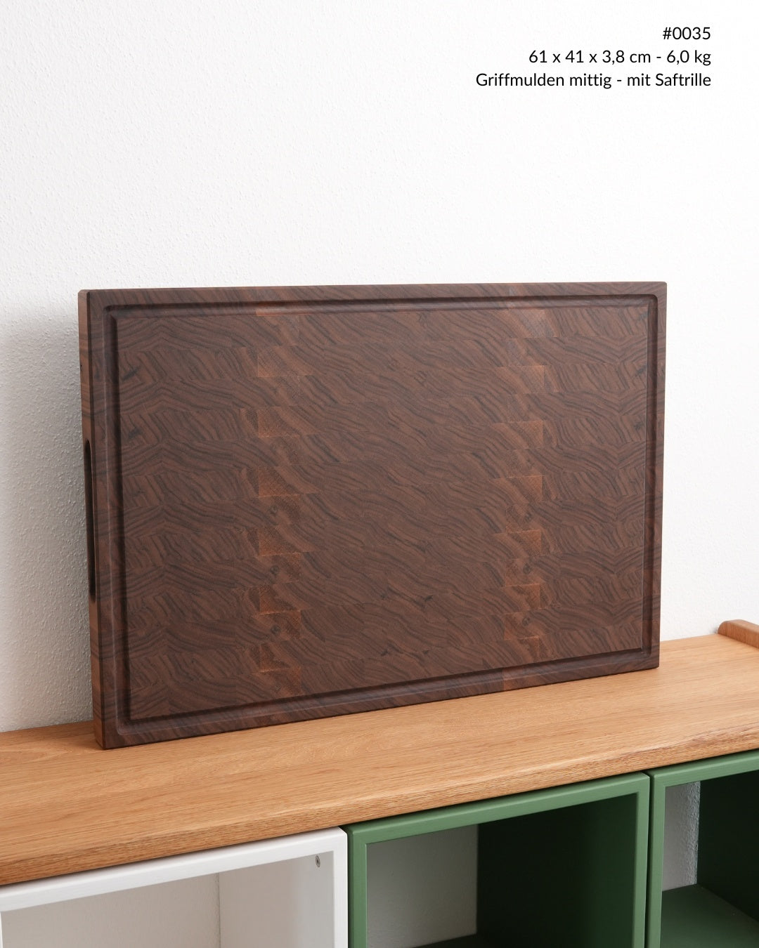 Großes Stirnholz Schneidebrett Nussbaum mit Saftrille, XXL, Ansicht von vorne, 61 × 41 cm
