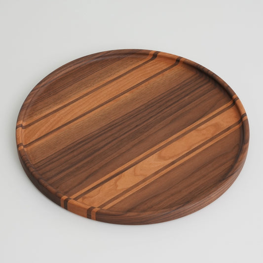 Rundes Holztablett aus Nussbaum und Kirsche, Ansicht von oben, 38 cm Durchmesser