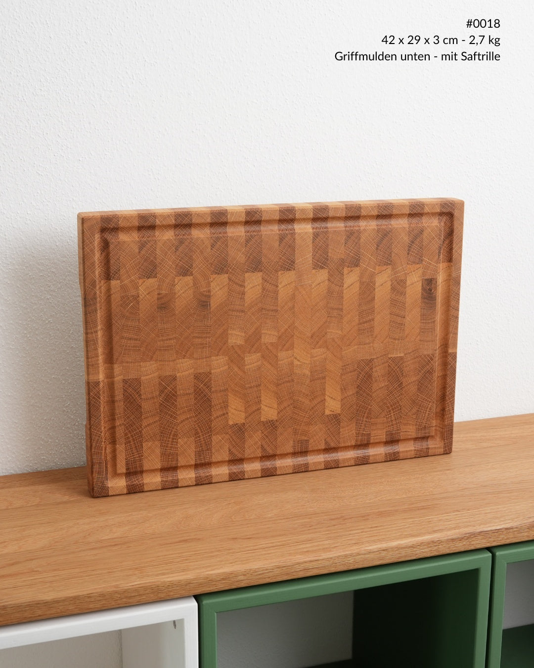 Stirnholz Schneidebrett Eiche mit Saftrille, Ansicht von vorne, 42 × 29 cm