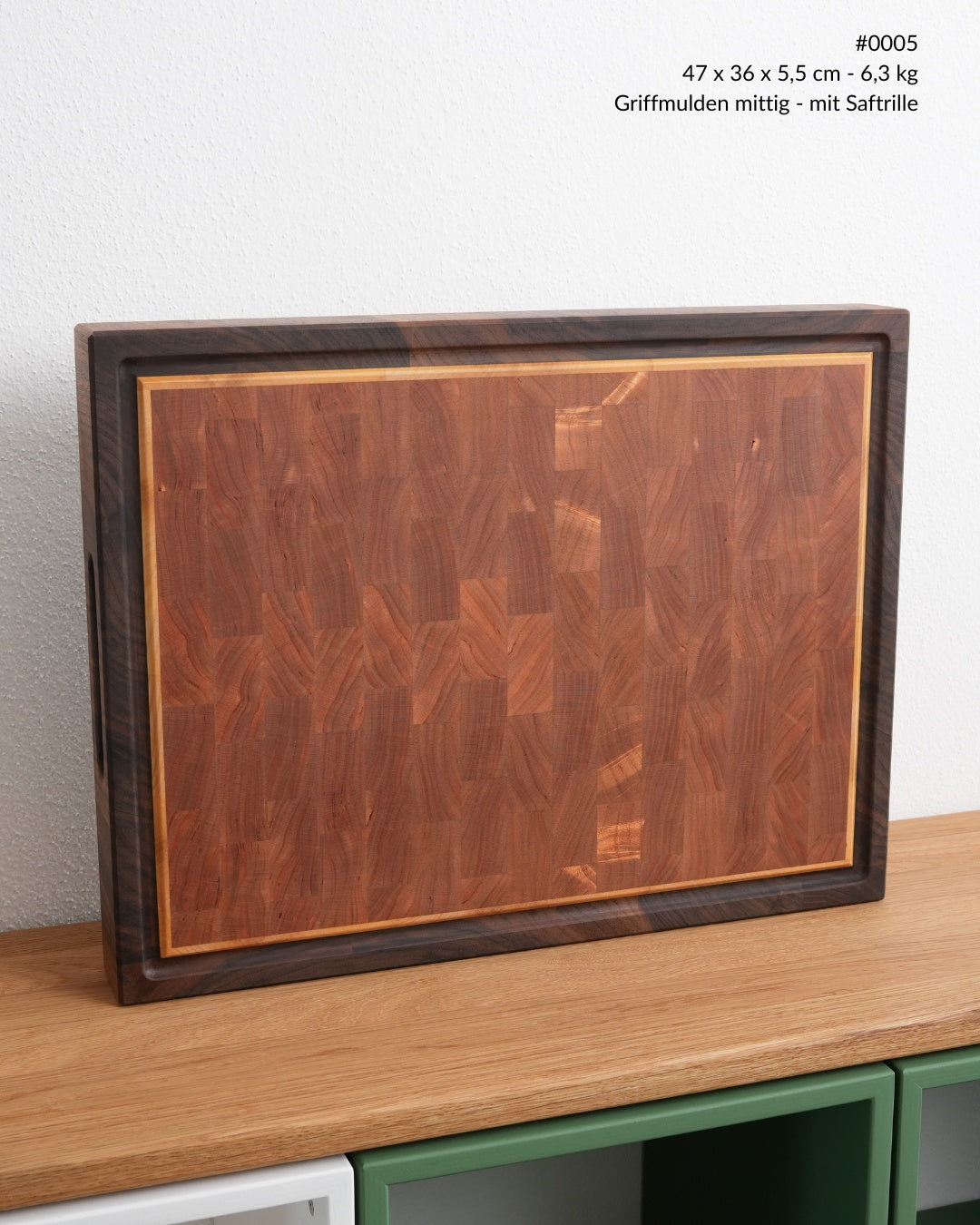 Stirnholz Schneidebrett Kirsche Nussbaum mit Saftrille, Ansicht von vorne, 47 × 36 cm