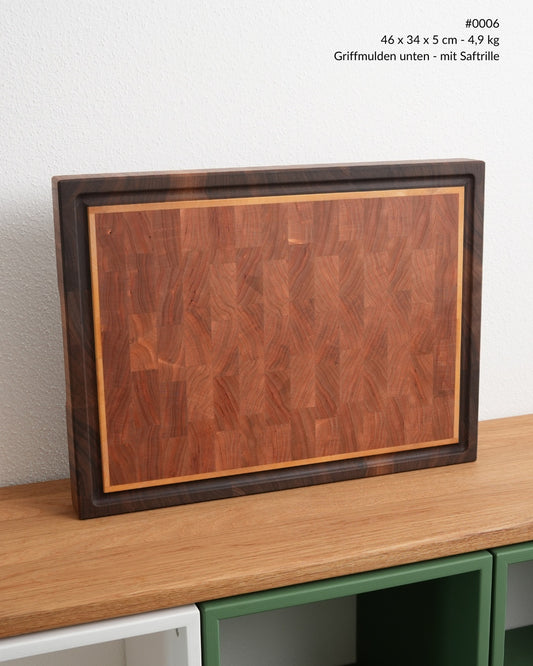Stirnholz Schneidebrett Kirsche Nussbaum mit Saftrille, Ansicht von vorne, 46 × 34 cm